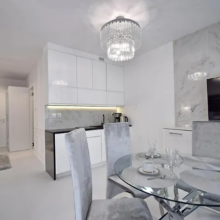 Apartment Crystal 80m Od Plazy, Przy Latarni Morskiej *