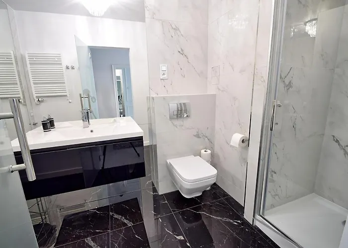 Crystal 80m Od Plaży, Przy Latarni Morskiej *